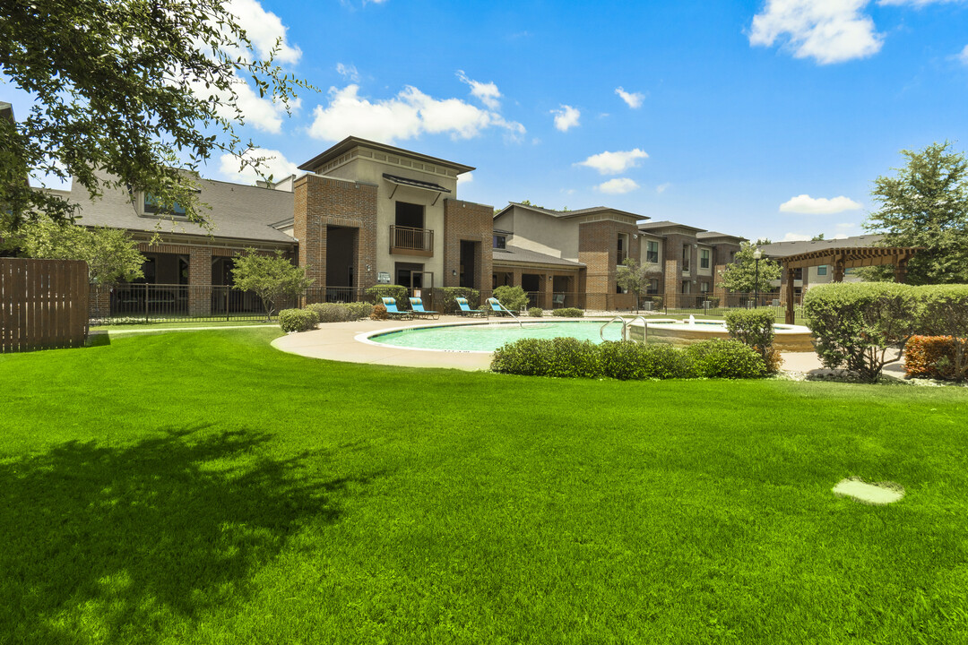 Magnolia Trace Apartments in Dallas, TX - Foto de edificio