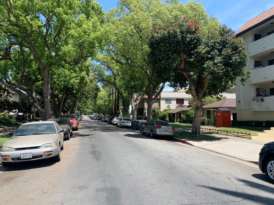 1422 Rock Glen Ave, Unit 207 in Glendale, CA - Foto de edificio