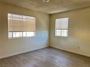 231 Mission Newport Ln in Las Vegas, NV - Building Photo - Building Photo