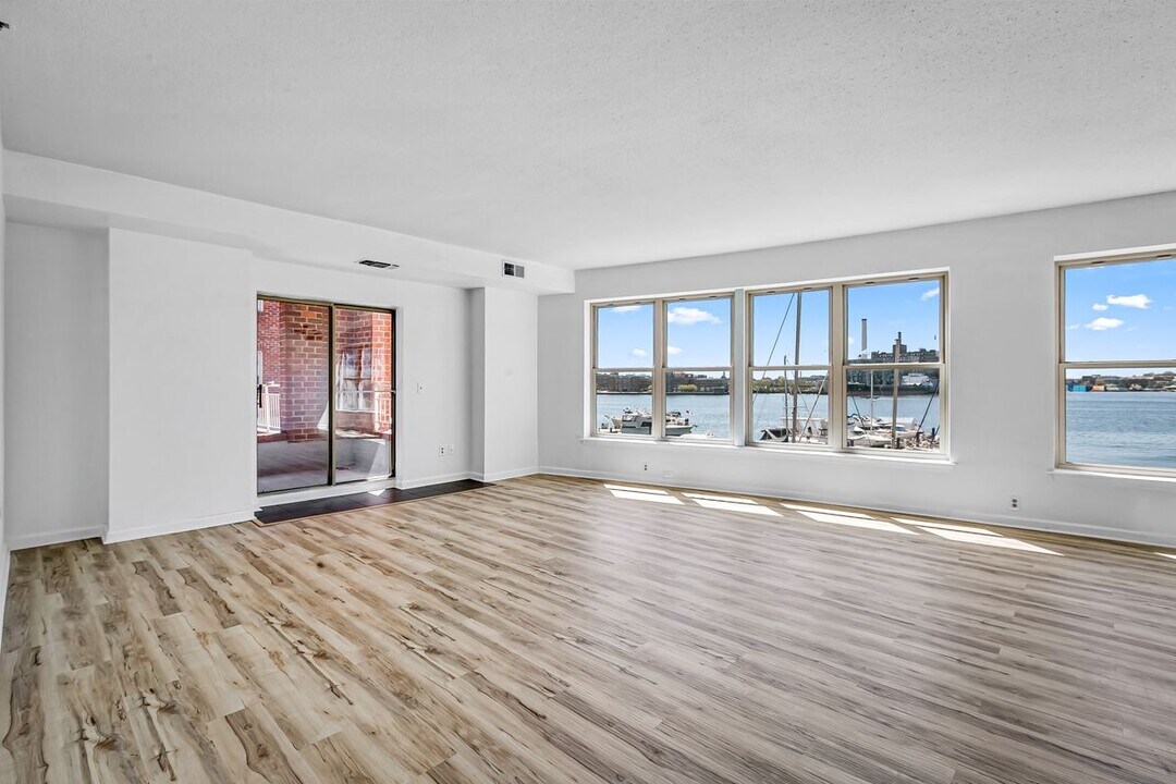 960 Fell St in Baltimore, MD - Building Photo