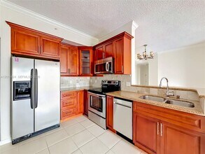6968 SW 39th St in Davie, FL - Building Photo - Building Photo