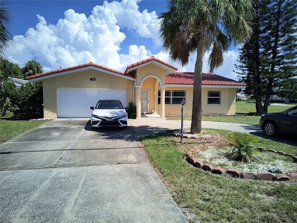 3001 Gulf Blvd in Belleair Beach, FL - Building Photo