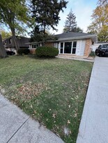 437 Navajo St in Park Forest, IL - Building Photo