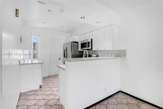 137 NE 1st Ct in Dania Beach, FL - Building Photo - Building Photo