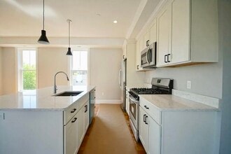 5082 Washington St in Boston, MA - Building Photo - Building Photo