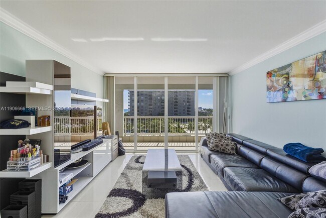 9341 Collins Ave in Surfside, FL - Building Photo - Building Photo