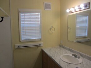 1310 16th St in Huntsville, TX - Building Photo - Building Photo