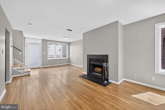 1313 Vermont Ave NW in Washington, DC - Foto de edificio - Building Photo