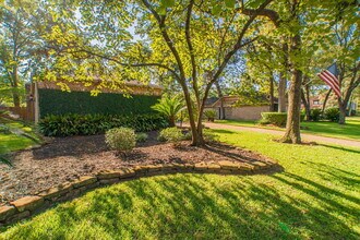 19 Lancelot Ln in Conroe, TX - Foto de edificio - Building Photo