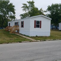 107 Pelican Dr in La Fontaine, IN - Building Photo