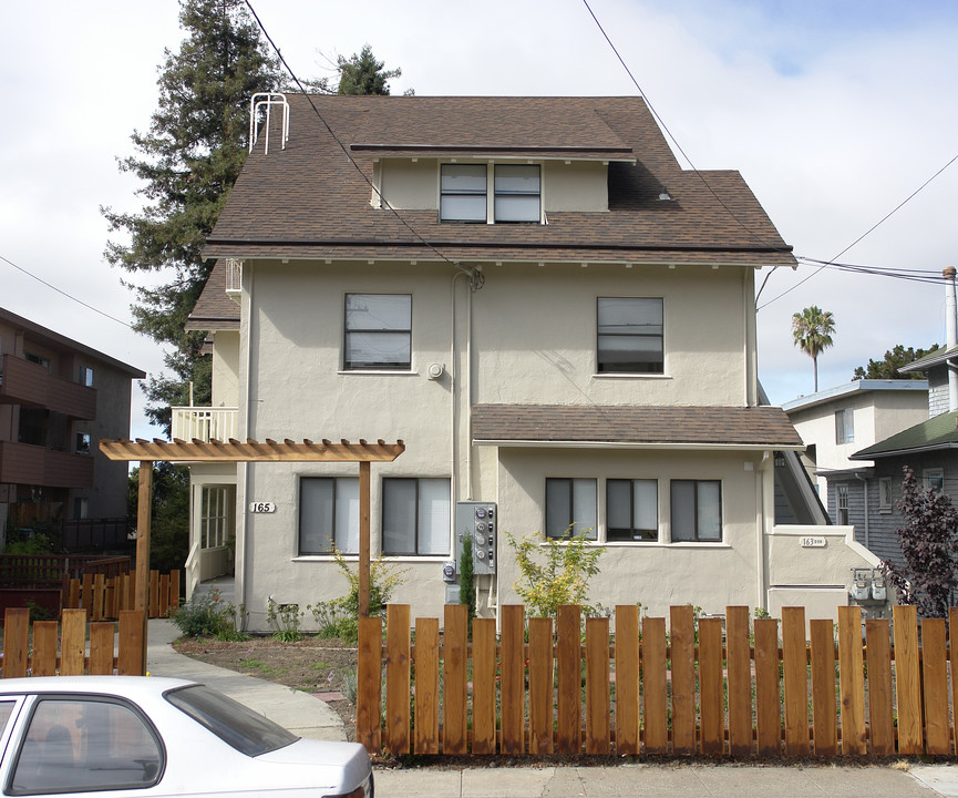 165 Santa Rosa Ave in Oakland, CA - Building Photo