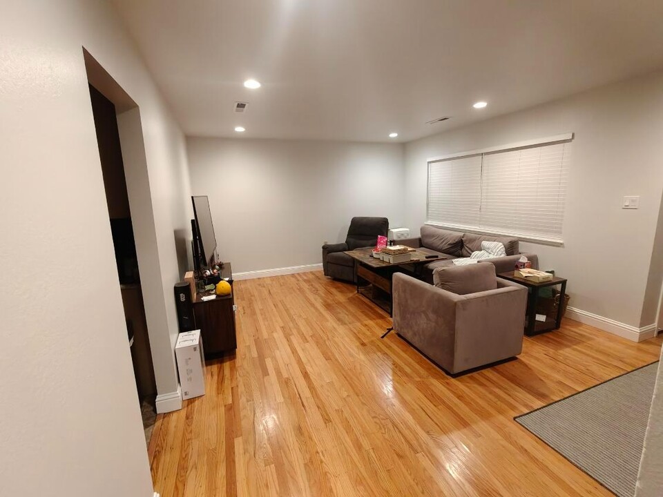 944 Rose Ave in Redwood City, CA - Building Photo