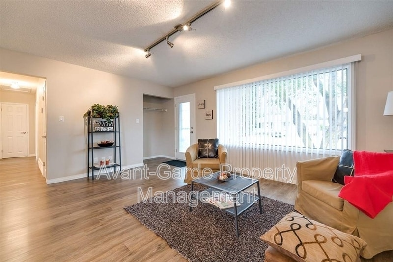 13135-13160 60 St NW in Edmonton, AB - Building Photo
