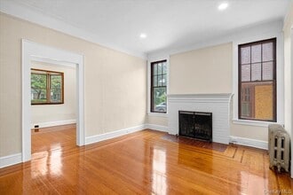 78 Violet Ave in Floral Park, NY - Building Photo - Building Photo