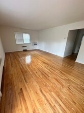 241 W Passaic St in Rochelle Park, NJ - Building Photo - Building Photo