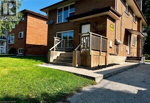 330 Kiwanis Park Dr in London, ON - Building Photo