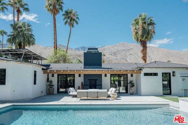 1560 S Calle Palo Fierro in Palm Springs, CA - Building Photo - Building Photo