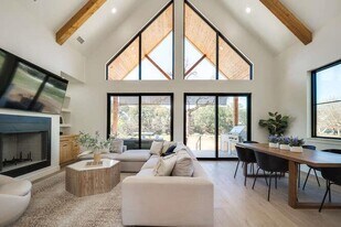 614 Pecan Creek Dr in Horseshoe Bay, TX - Building Photo