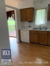 7847 Forest Edge Dr in Roanoke, VA - Building Photo - Building Photo