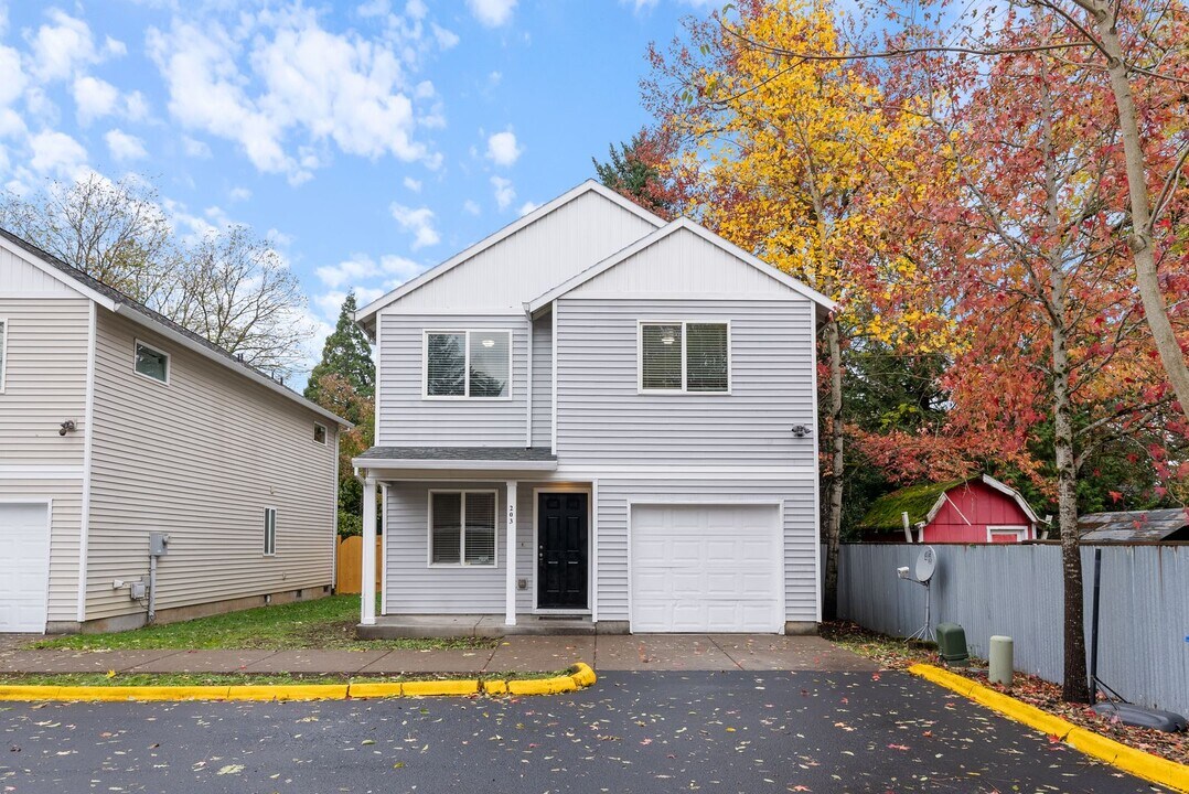 203 SE 129th Ave in Portland, OR - Building Photo