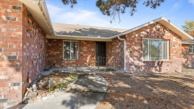 4202 Maple Ln in West Richland, WA - Building Photo - Building Photo