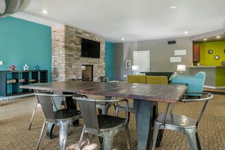 Castle Creek in Newcastle, WA - Foto de edificio - Building Photo