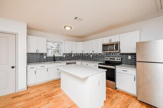 1446 E Ann Arbor Ave in Dallas, TX - Building Photo - Building Photo