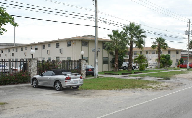Palm View Apartments in Miami, FL - Building Photo - Building Photo