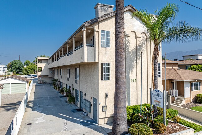 249 W Alameda Ave in Burbank, CA - Foto de edificio - Building Photo