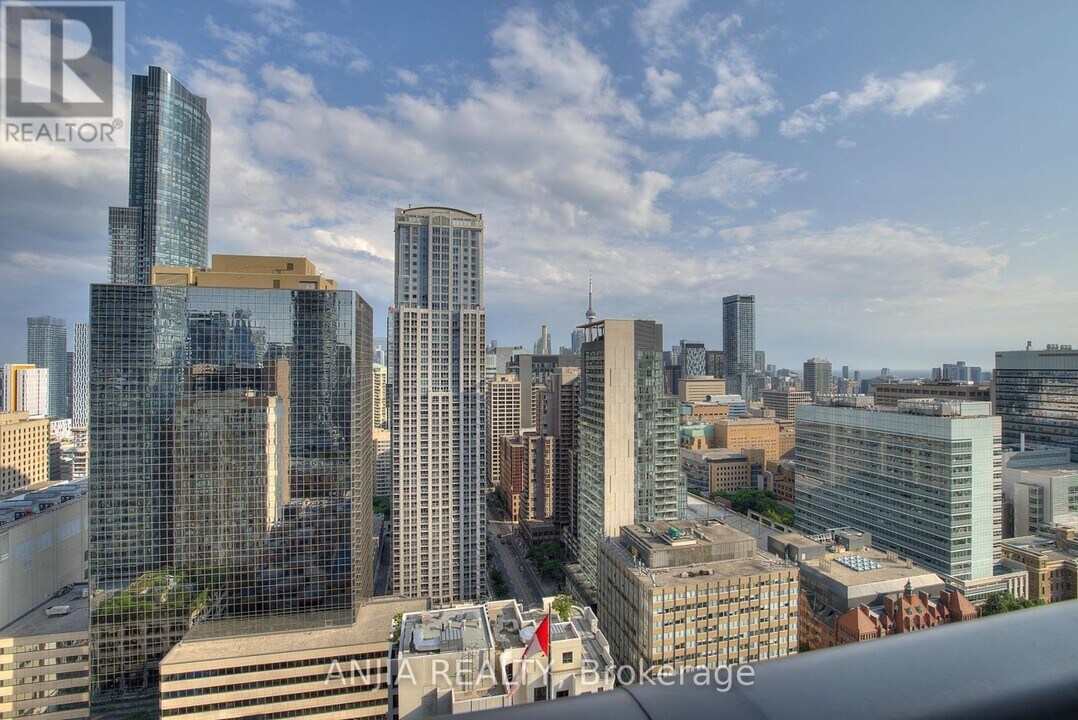 38-3138 Grenville St in Toronto, ON - Building Photo