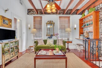 9 W Gordon Ln in Savannah, GA - Building Photo - Building Photo