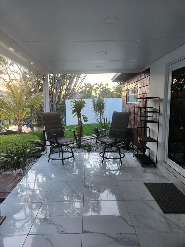 290 NW 92nd Ave in Pembroke Pines, FL - Building Photo - Building Photo