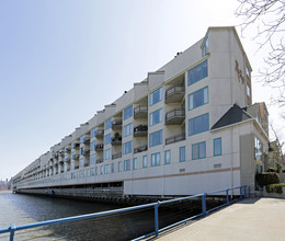 Riva Pointe in Weehawken, NJ - Building Photo - Building Photo