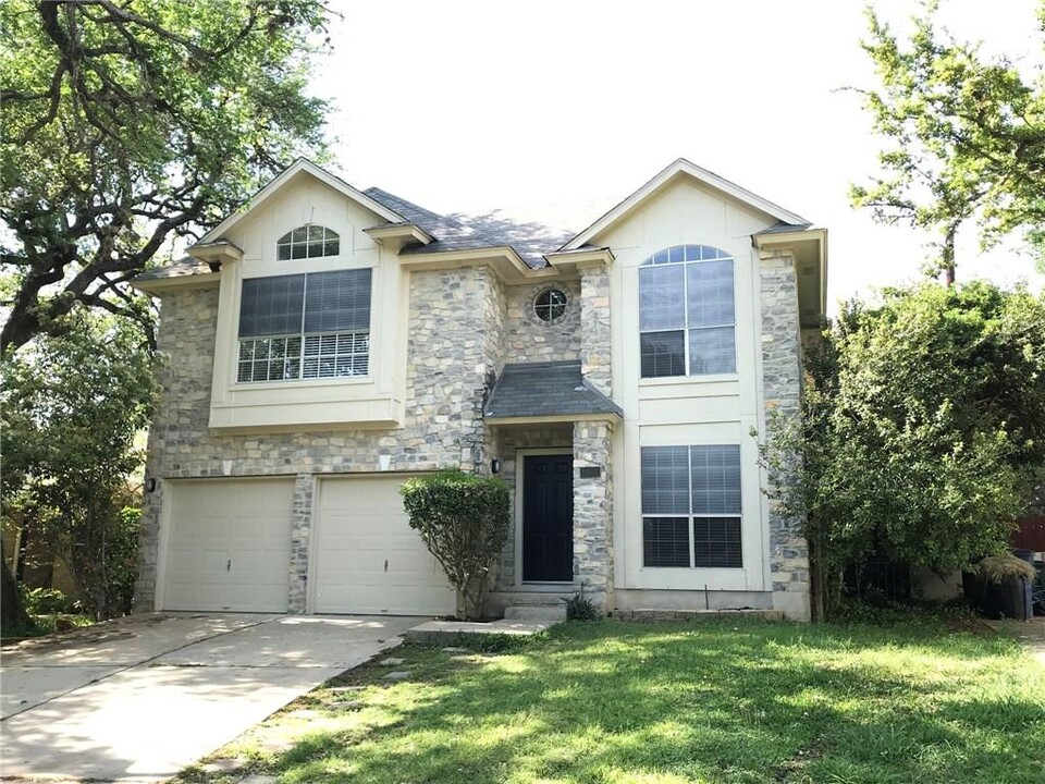 702 Hidatas Cove in Austin, TX - Building Photo