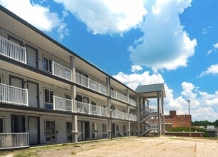 Monarch at Bessemer in Bessemer, AL - Building Photo - Building Photo