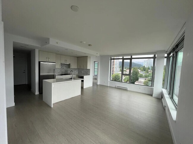 518 Whiting Way in Coquitlam, BC - Building Photo - Building Photo