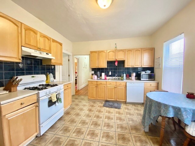 34 Darling St, Unit 3 in Boston, MA - Building Photo