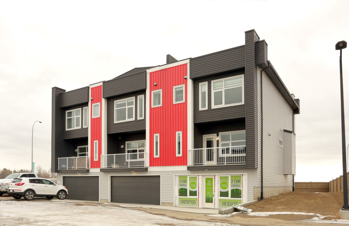 Hampton Heights in Edmonton, AB - Building Photo