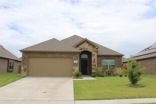 688 Navasota Dr in Crandall, TX - Building Photo