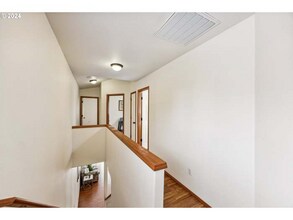 6018 SE Malden St in Portland, OR - Foto de edificio - Building Photo
