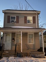 506 Broad St, Unit 506 Broad St FL 1 in Riverton, NJ - Building Photo