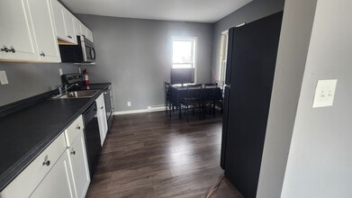 40 Northern Dr, Unit #1 in Troy, NY - Foto de edificio - Building Photo