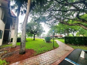 15702 E Waterside Cir in Sunrise, FL - Building Photo - Building Photo