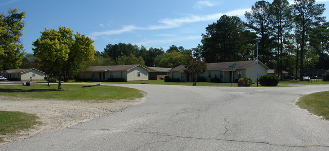 Highlander Apartments in Fayetteville, NC - Building Photo - Building Photo