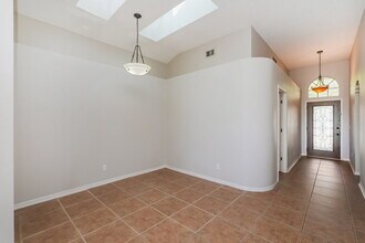 10247 Oasis Palm Dr in Tampa, FL - Building Photo - Building Photo