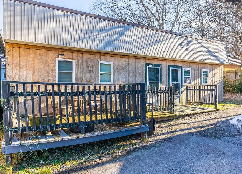 1028 W Lexington Ave in Winchester, KY - Building Photo
