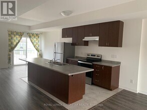 22 Village Gate Dr in Wasaga Beach, ON - Building Photo - Building Photo