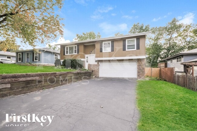 0N084 Elmwood St in Winfield, IL - Foto de edificio - Building Photo