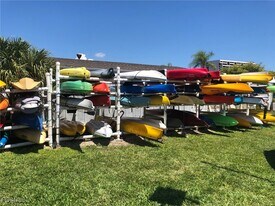 4160 Steamboat Bend E in Ft. Myers, FL - Building Photo