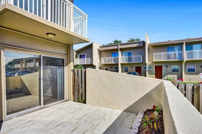 3791 NW 78th Ave-Unit -8 in Hollywood, FL - Building Photo - Building Photo